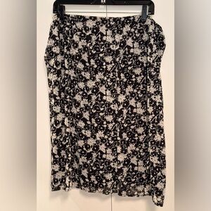 Kim Rogers Petite Black and White Floral Skirt. Size XLP